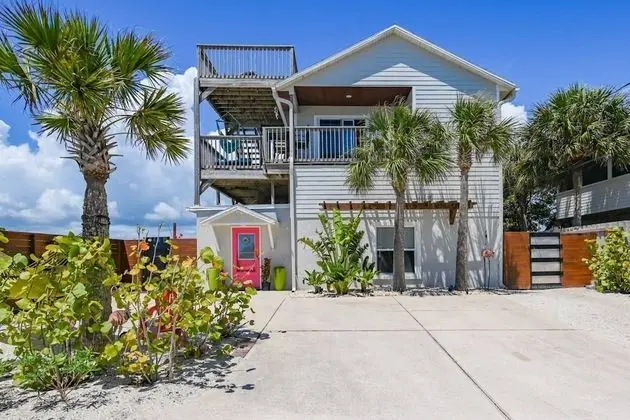Ev (Butler Beach Bungalow)