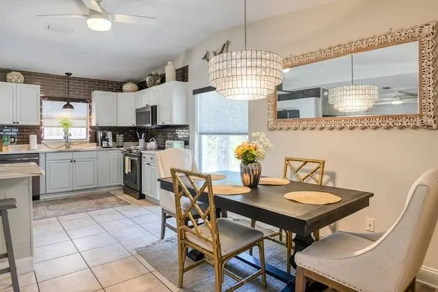 Ev (Butler Beach Bungalow)