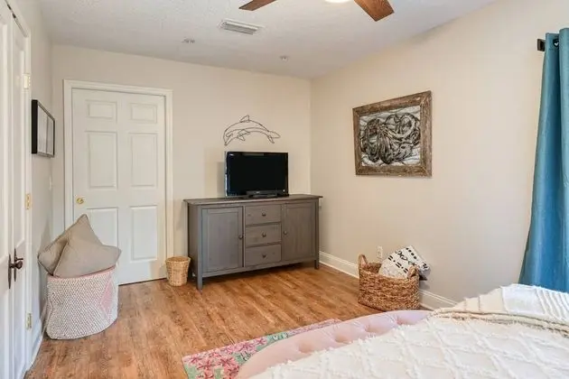 Ev (Butler Beach Bungalow)