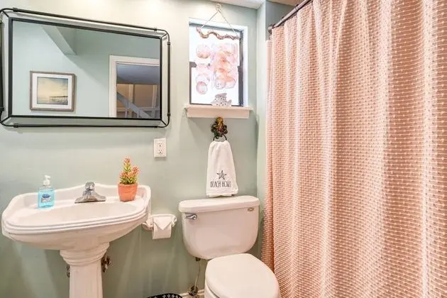 Ev (Butler Beach Bungalow)