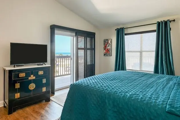 Ev (Butler Beach Bungalow)