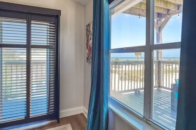 Ev (Butler Beach Bungalow)