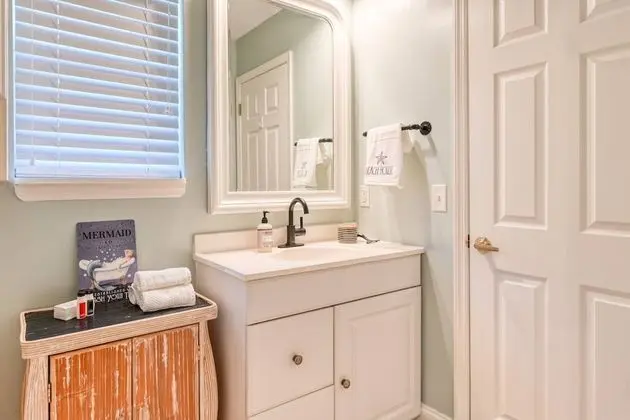 Ev (Butler Beach Bungalow)