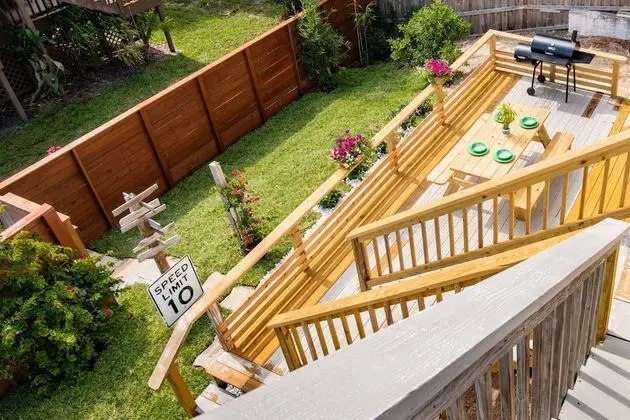 Ev (Butler Beach Bungalow)