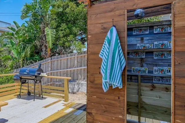 Ev (Butler Beach Bungalow)