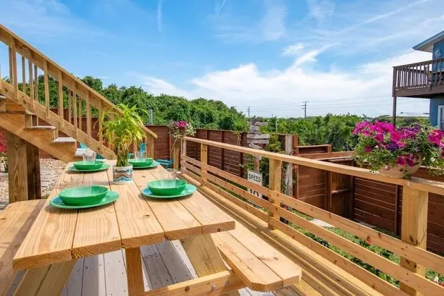 Ev (Butler Beach Bungalow)