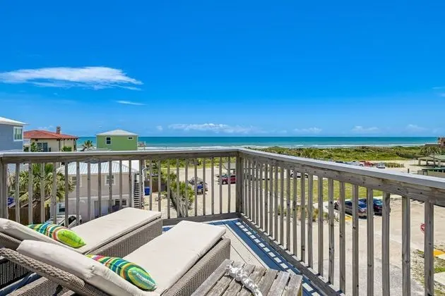 Ev (Butler Beach Bungalow)