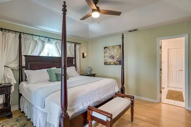 Ev (Chiquita Sun House)