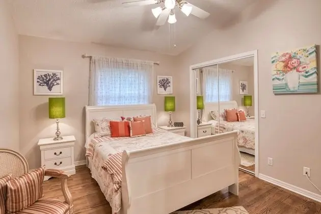 Ev (Chiquita Sun House)