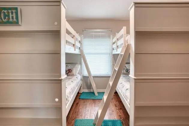 Ev (Chiquita Sun House)