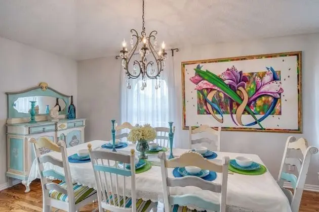 Ev (Chiquita Sun House)