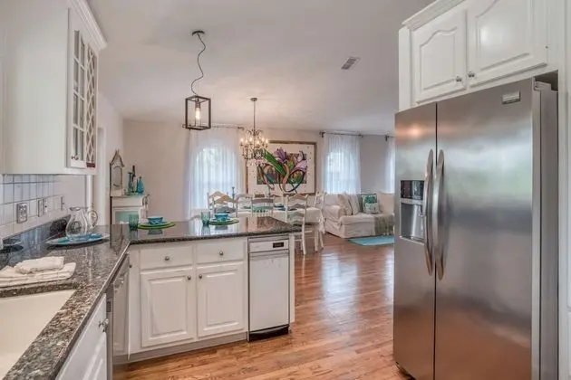 Ev (Chiquita Sun House)