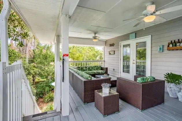 Ev (Chiquita Sun House)