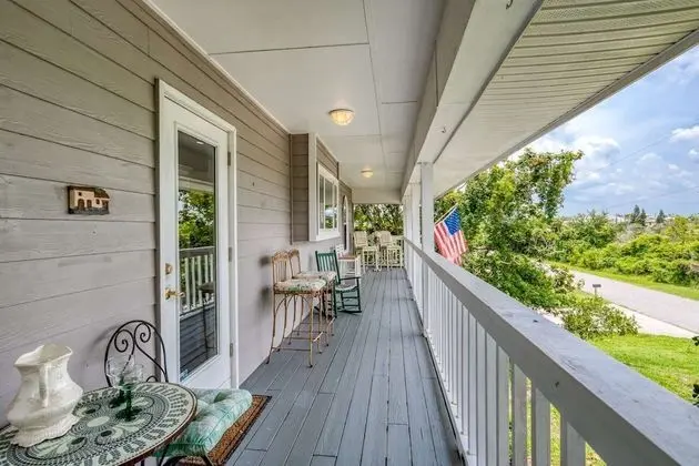 Ev (Chiquita Sun House)