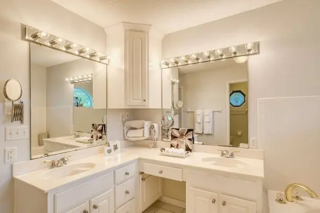 Ev (Chiquita Sun House)