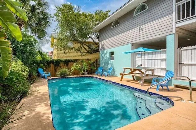 Ev (Chiquita Sun House)