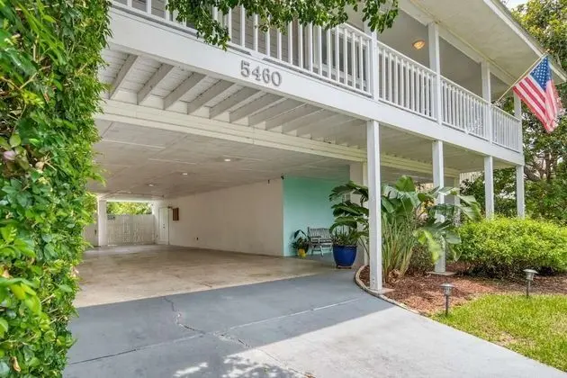 Ev (Chiquita Sun House)