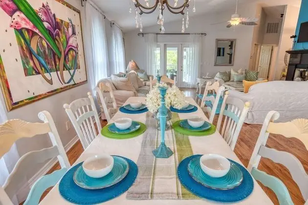 Ev (Chiquita Sun House)