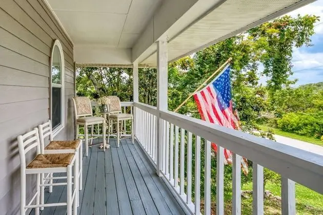 Ev (Chiquita Sun House)