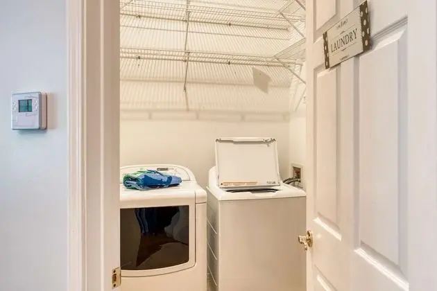 Ev (Chiquita Sun House)