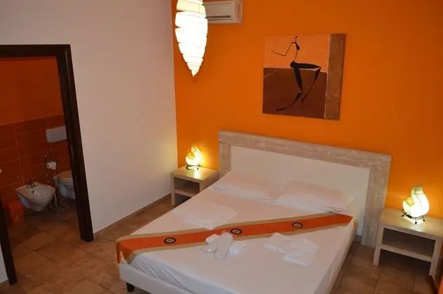 Tek Büyük veya İki Ayrı Yataklı Oda (Arancio)