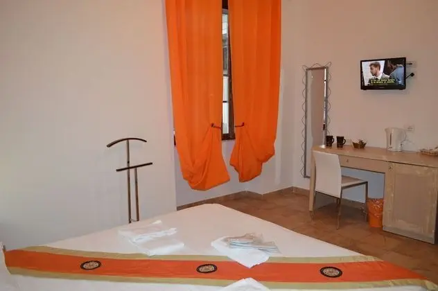 Tek Büyük veya İki Ayrı Yataklı Oda (Arancio)