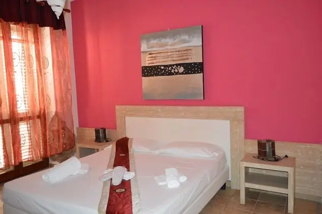 Tek Büyük veya İki Ayrı Yataklı Oda, Veranda (Fuxia)