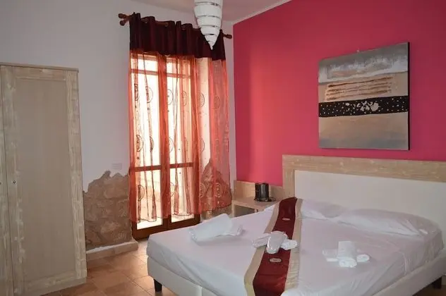 Tek Büyük veya İki Ayrı Yataklı Oda, Veranda (Fuxia)