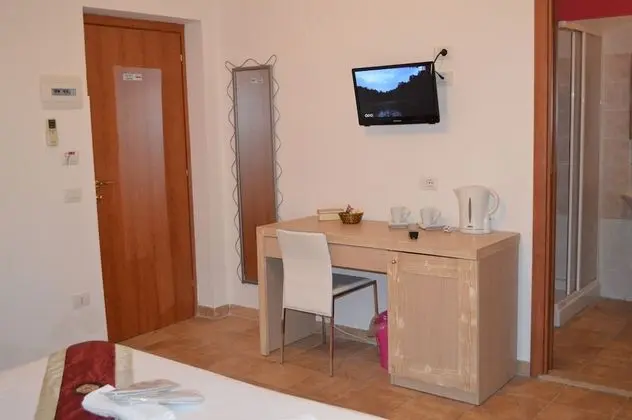 Tek Büyük veya İki Ayrı Yataklı Oda, Veranda (Fuxia)