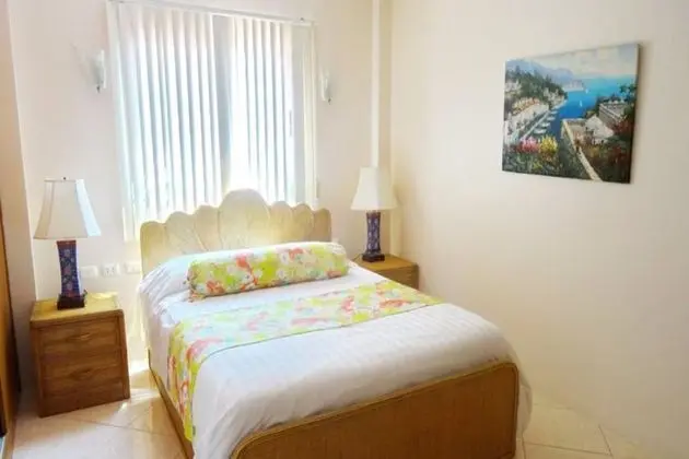 LUXURY ONE BEDROOM APARTMENT