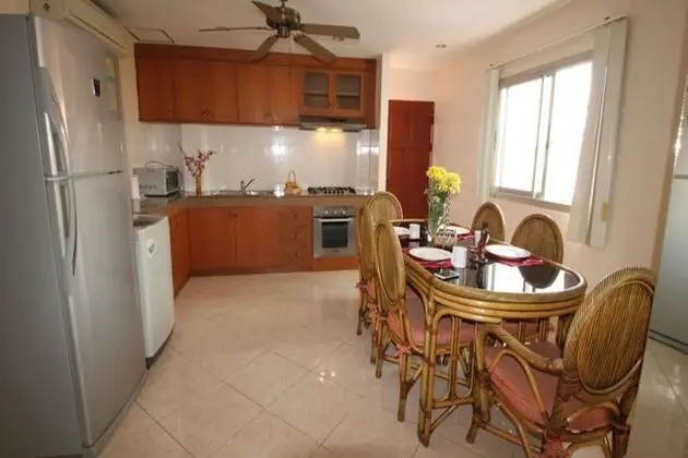 LUXURY ONE BEDROOM APARTMENT