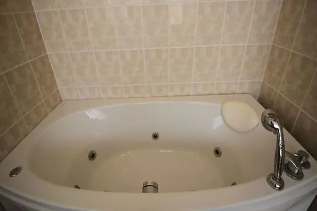 LUXURY ONE BEDROOM APARTMENT