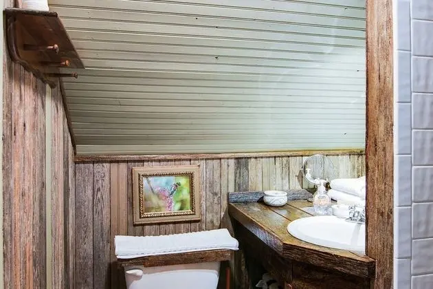 Standard Oda, Sigara İçilmez (Kristopher's Treehouse)