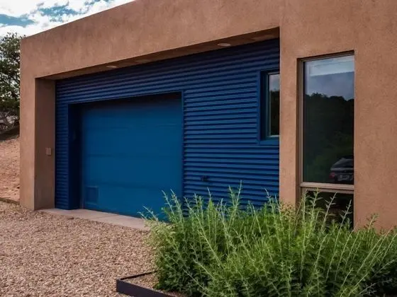 Ev (Butterfly House - Spectacular Modern )