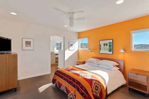 Ev (Butterfly House - Spectacular Modern )