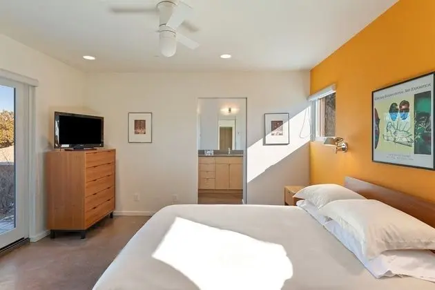 Ev (Butterfly House - Spectacular Modern )