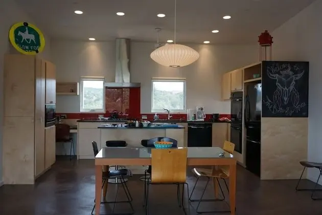 Ev (Butterfly House - Spectacular Modern )