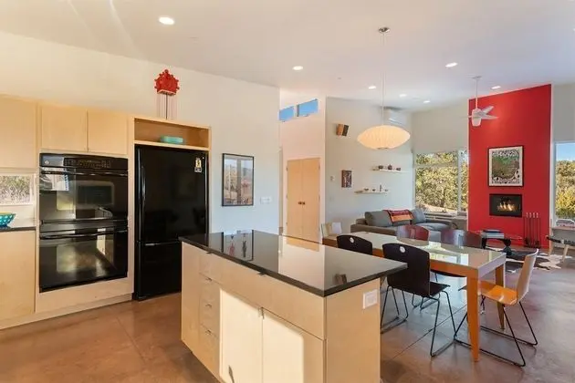 Ev (Butterfly House - Spectacular Modern )