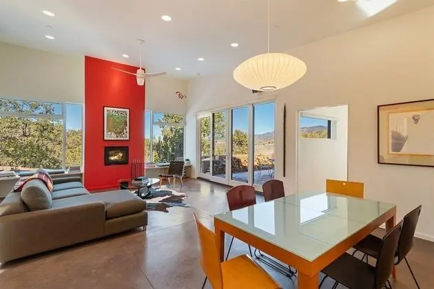 Ev (Butterfly House - Spectacular Modern )