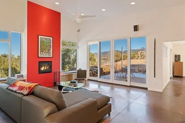 Ev (Butterfly House - Spectacular Modern )