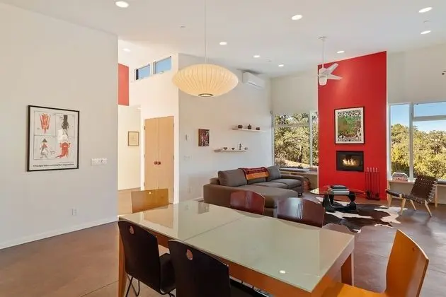 Ev (Butterfly House - Spectacular Modern )