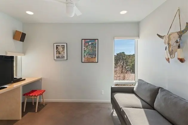 Ev (Butterfly House - Spectacular Modern )