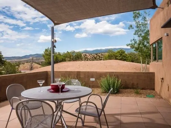 Ev (Butterfly House - Spectacular Modern )