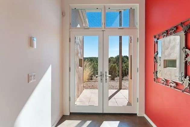 Ev (Butterfly House - Spectacular Modern )