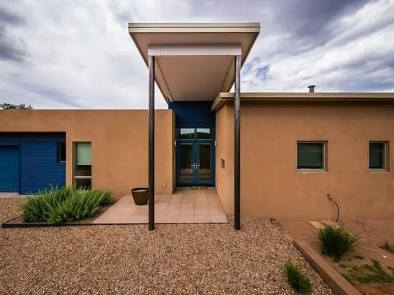 Ev (Butterfly House - Spectacular Modern )