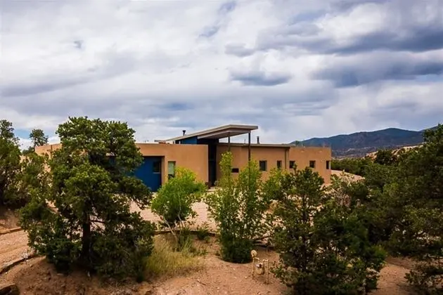 Ev (Butterfly House - Spectacular Modern )