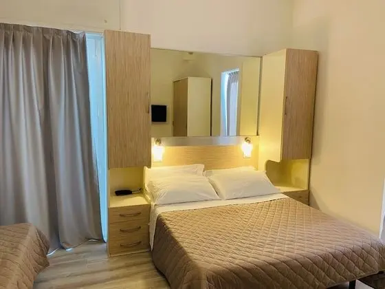 Üç Kişilik Oda