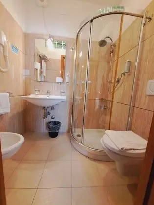 Üç Kişilik Oda