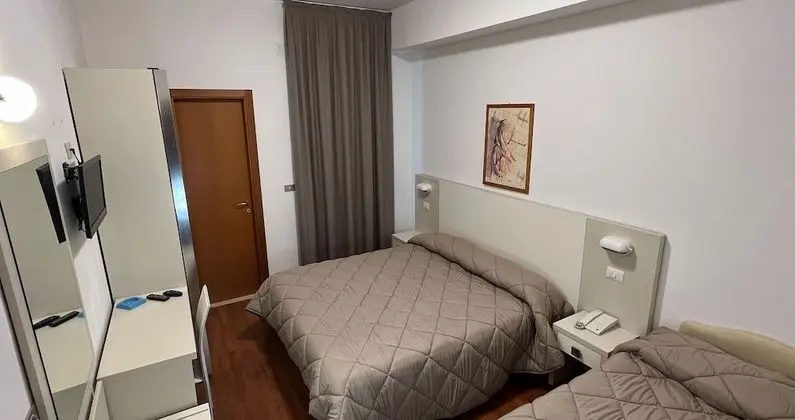 Üç Kişilik Oda