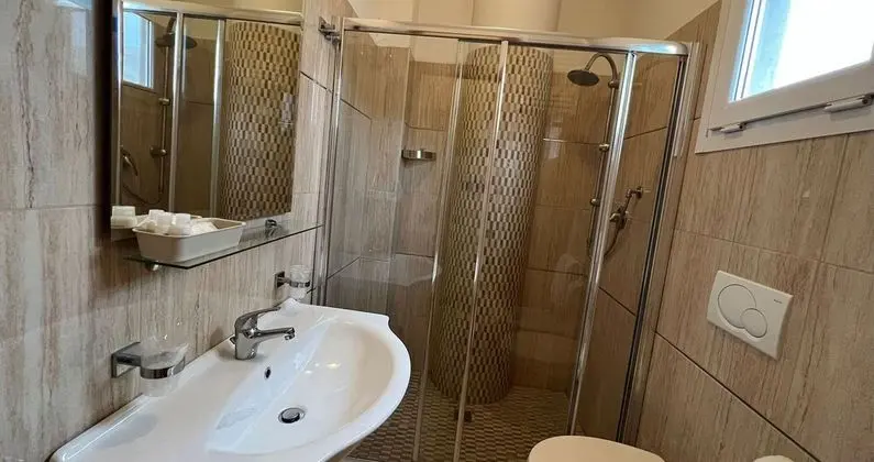 Üç Kişilik Oda